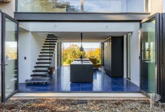 character properties France rhones alps   - 13