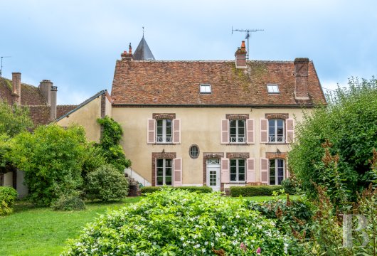 burgundy - A stately dwelling and its enclosed garden in the middle of a village, recognised as a “Town of Character”, two hours from Paris, nestled within the Puisaye countryside