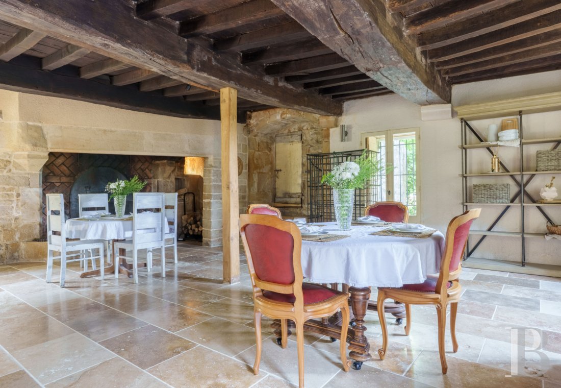 En Haute-Saône, à Pesmes, un château des 15e et 16e siècles dominant le village et la vallée de l’Ognon - photo  n°15