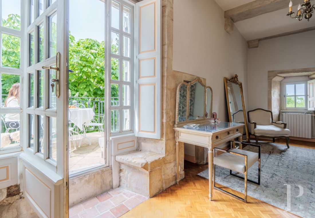 En Haute-Saône, à Pesmes, un château des 15e et 16e siècles dominant le village et la vallée de l’Ognon - photo  n°16