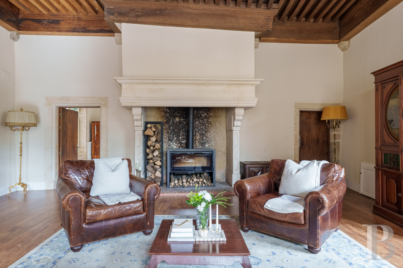 En Haute-Saône, à Pesmes, un château des 15e et 16e siècles dominant le village et la vallée de l’Ognon - photo  n°7