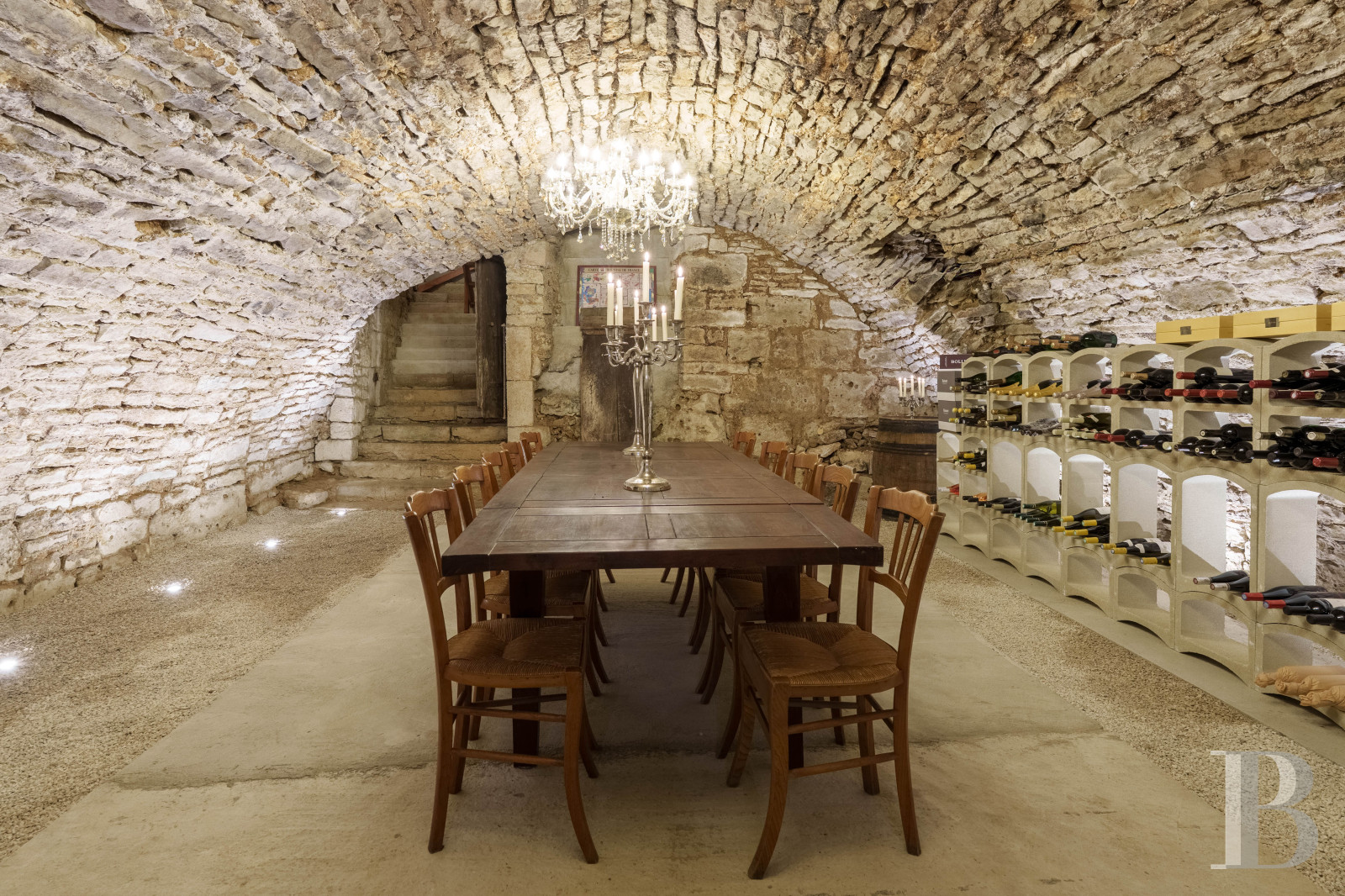 En Haute-Saône, à Pesmes, un château des 15e et 16e siècles dominant le village et la vallée de l’Ognon - photo  n°36