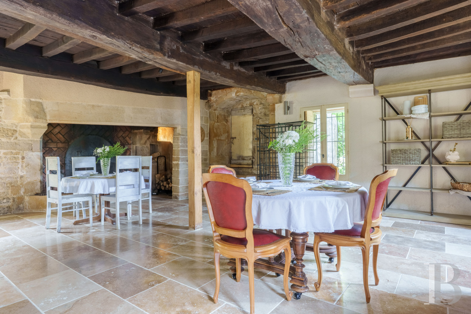 En Haute-Saône, à Pesmes, un château des 15e et 16e siècles dominant le village et la vallée de l’Ognon - photo  n°15