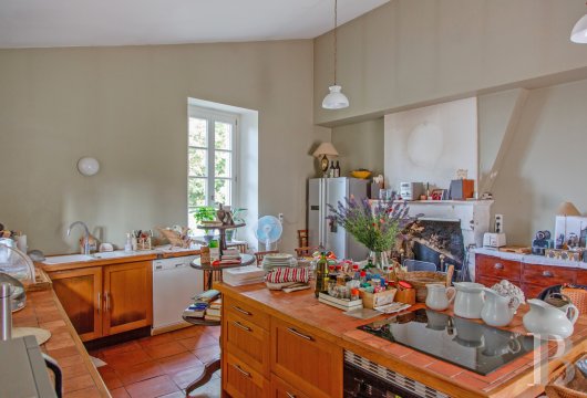 character properties France aquitaine   - 11