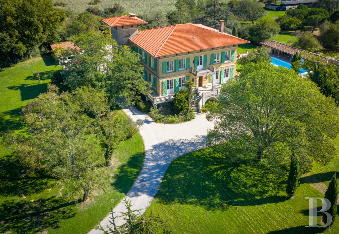 demeures à vendre - midi-pyrenees - Aux portes de Toulouse, à 20 min de la capitale occitane et 10 min de la Forêt de Bouconne, une élégante demeure, ses espaces de réception, son parc et ses terrasses