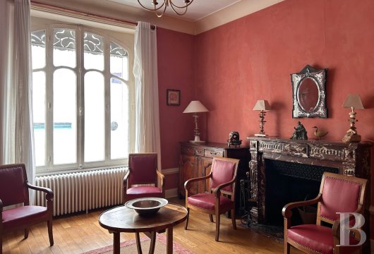 properties in town burgundy   - 7