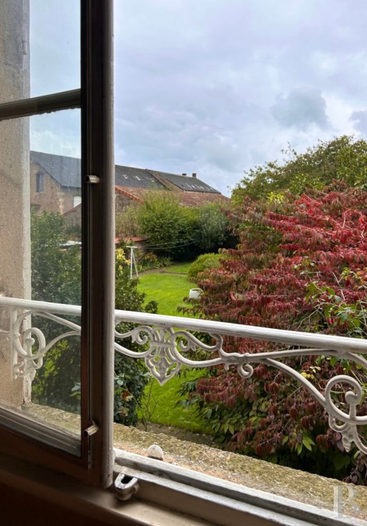 properties in town burgundy   - 14