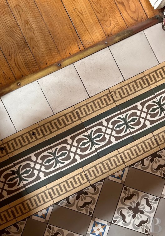 properties in town burgundy   - 11