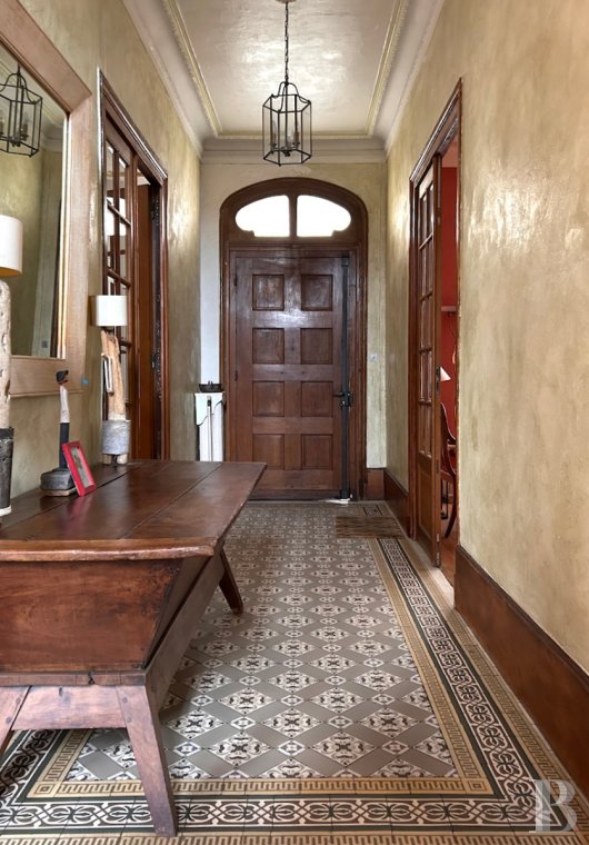 properties in town burgundy   - 5