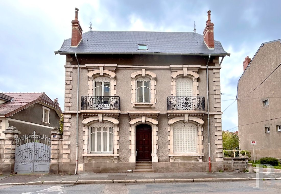 properties in town burgundy   - 1