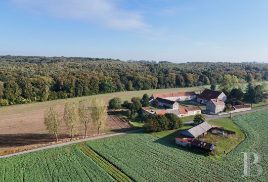 picardy - An isolated farmhouse with approximately 1 600 m² of buildings  and 8 hectares of land on the edge of the Retz forest  