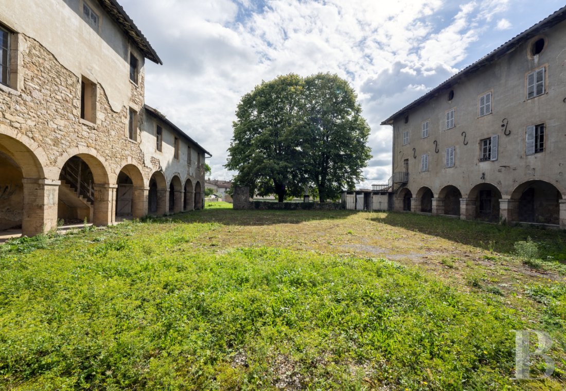 castles for sale France franche comte   - 12