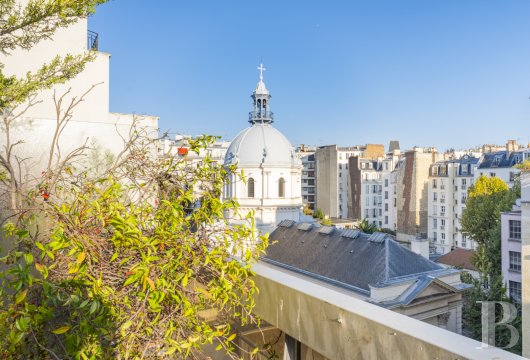 paris - Dans le 16e arrondissement de Paris, proche du jardin du Ranelagh, un appartement familial de 114 m², ses terrasses et sa vue sur l'église de l'Assomption