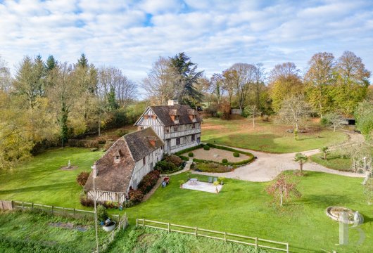 lower-normandy - Dans le pays d’Auge, à deux pas de la Côte fleurie, un manoir épiscopal des 15e et 16e s.