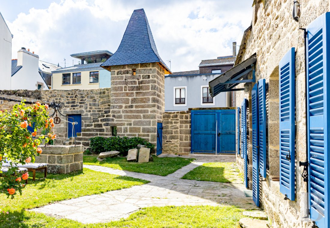 À Concarneau, dans le Finistère, une ancienne maison d’armateur du 17e siècle à quelques pas du port de plaisance - photo  n°3