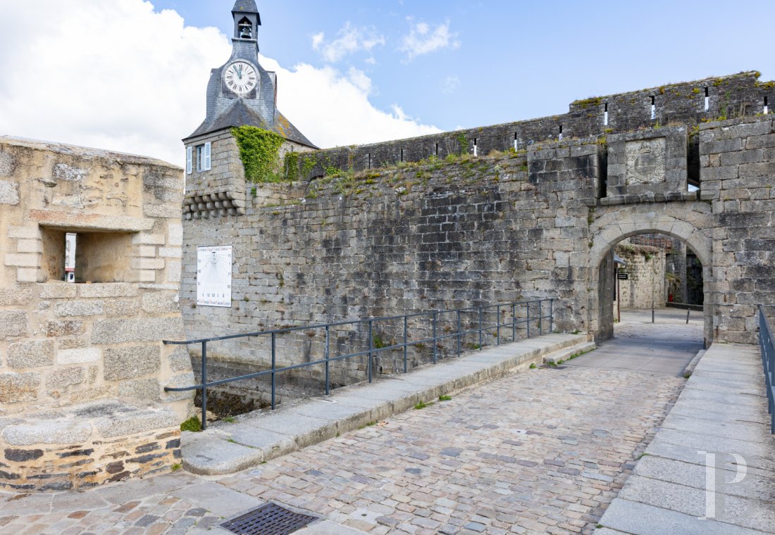 À Concarneau, dans le Finistère, une ancienne maison d’armateur du 17e siècle à quelques pas du port de plaisance - photo  n°22