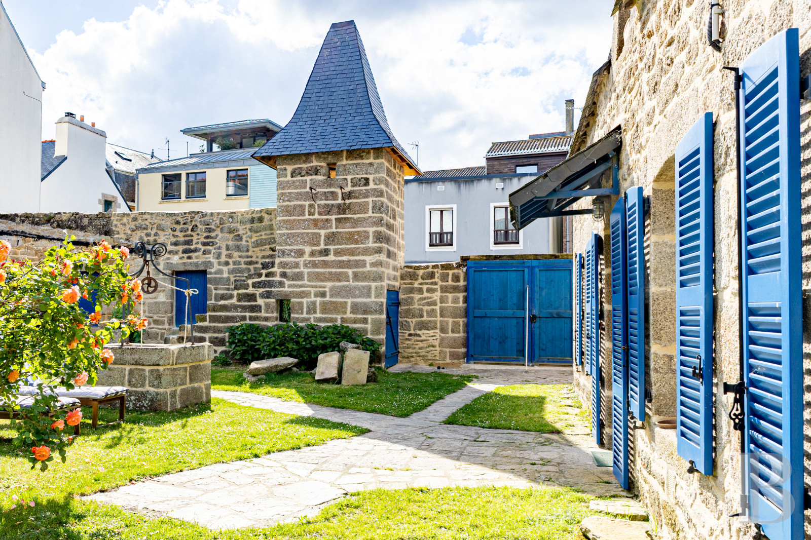 À Concarneau, dans le Finistère, une ancienne maison d’armateur du 17e siècle à quelques pas du port de plaisance - photo  n°3