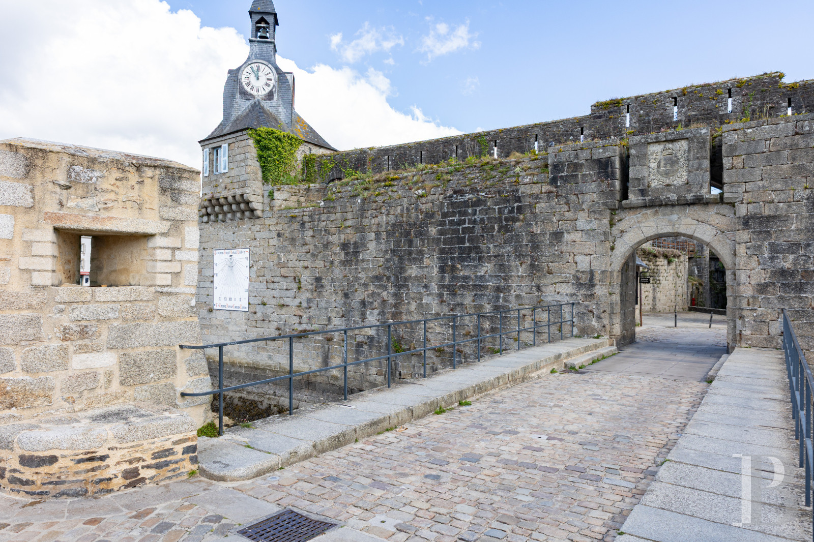 À Concarneau, dans le Finistère, une ancienne maison d’armateur du 17e siècle à quelques pas du port de plaisance - photo  n°22
