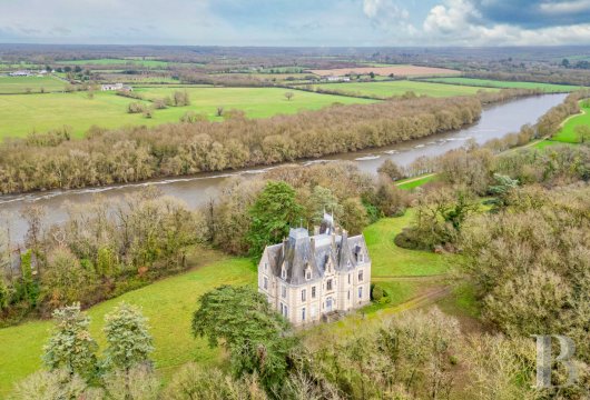 pays-de-loire - Proche d'Angers, en pleine nature, un château familial du 19e s. et son parc de près de 7 ha