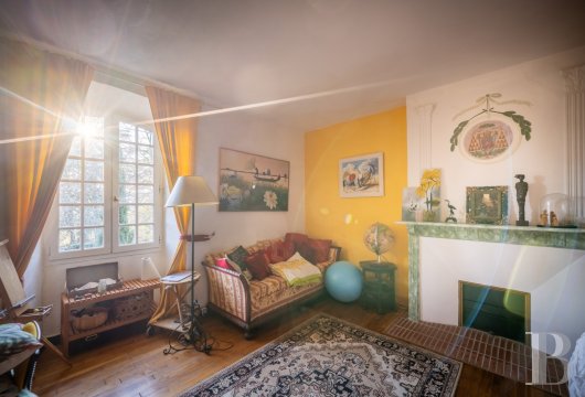 character properties France midi pyrenees   - 11