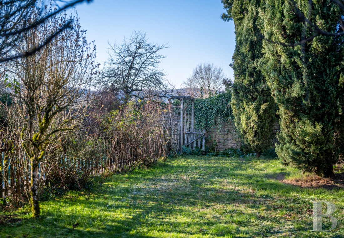 character properties France midi pyrenees   - 19