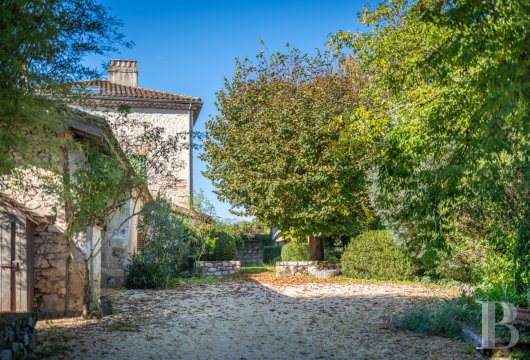 character properties France aquitaine   - 15