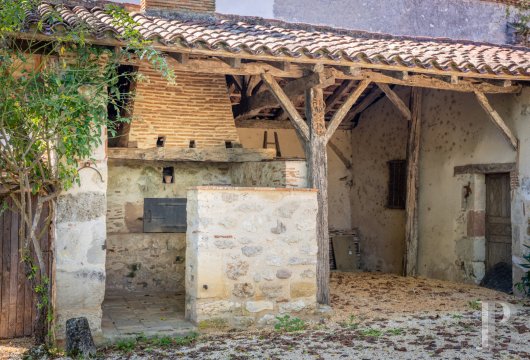 character properties France aquitaine   - 19