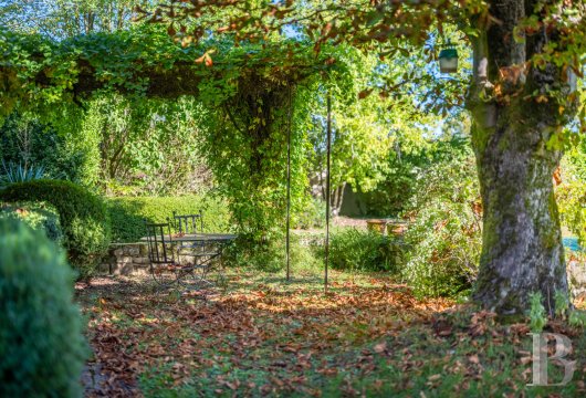 character properties France aquitaine   - 20