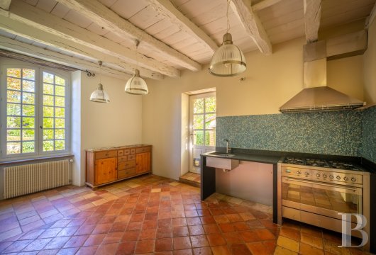 character properties France aquitaine   - 10