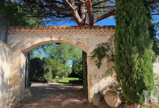 character properties France aquitaine   - 17