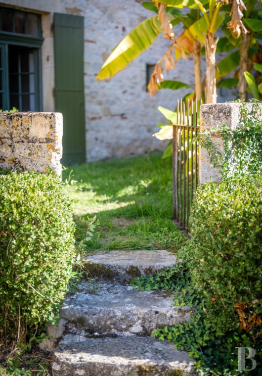 character properties France aquitaine   - 18