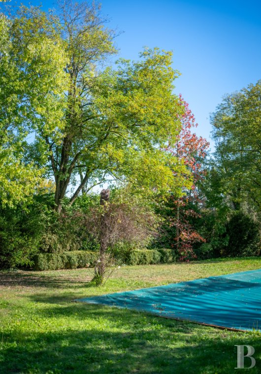 character properties France aquitaine   - 16