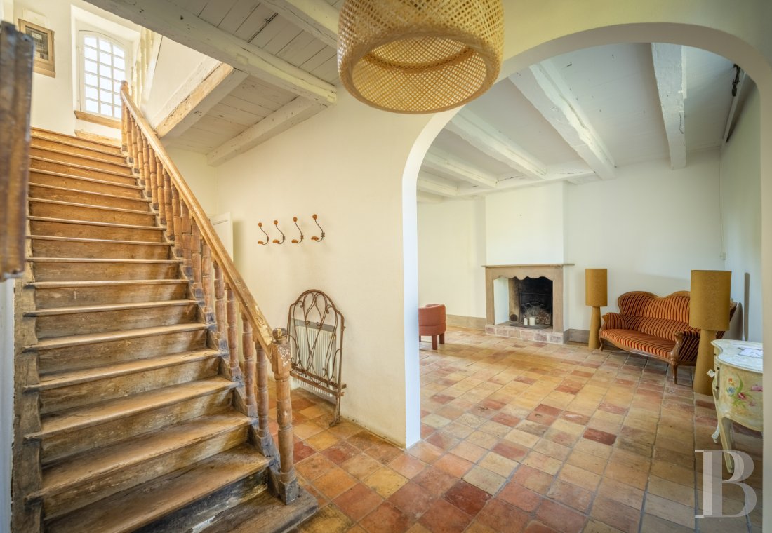 character properties France aquitaine   - 7