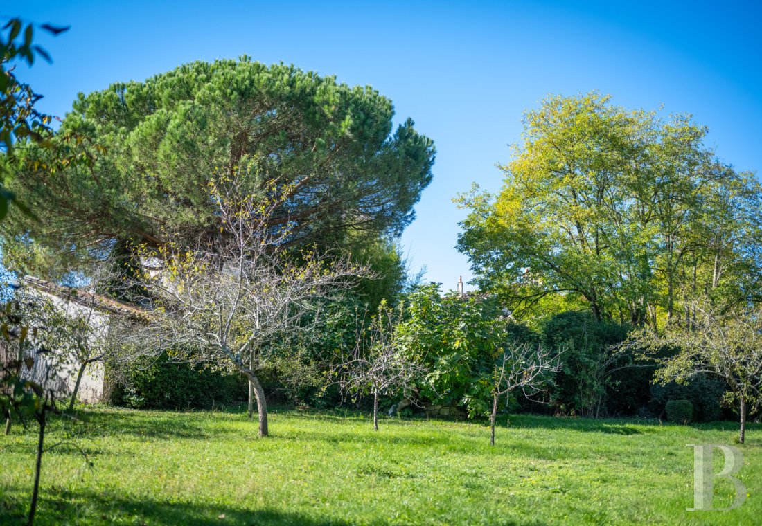 character properties France aquitaine   - 21