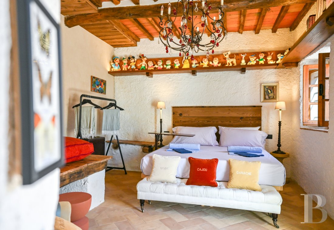 En Toscane, près de Pietrasanta, sur la côte méditerranéenne,  une maison sur les hauteurs au milieu de son oliveraie - photo  n°21