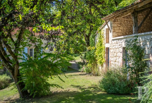 character properties France midi pyrenees   - 19