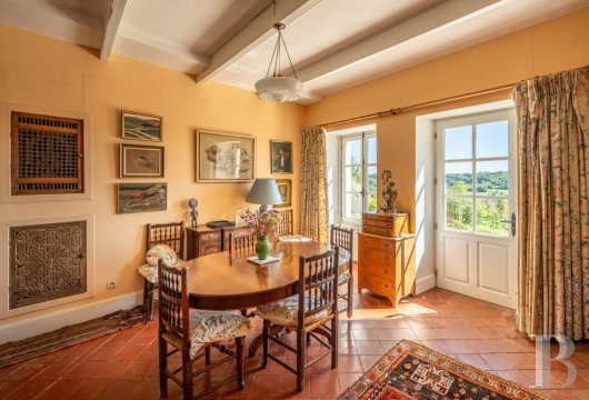character properties France midi pyrenees   - 7