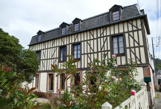 upper-normandy - A townhouse with half-timbering built in 1900, with a garden and outbuildings, in the heart of Normandy’s own Venice, 30 minutes from Deauville and Honfleur