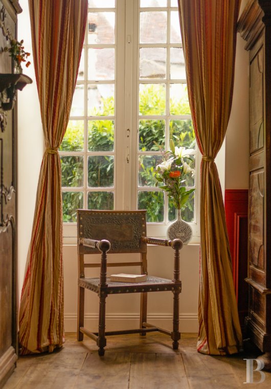 An elegant 17th-century manor house and overhanging gardens, in Autoire, in the Lot department  - photo  n°5