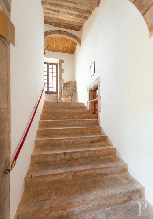 An elegant 17th-century manor house and overhanging gardens, in Autoire, in the Lot department  - photo  n°13