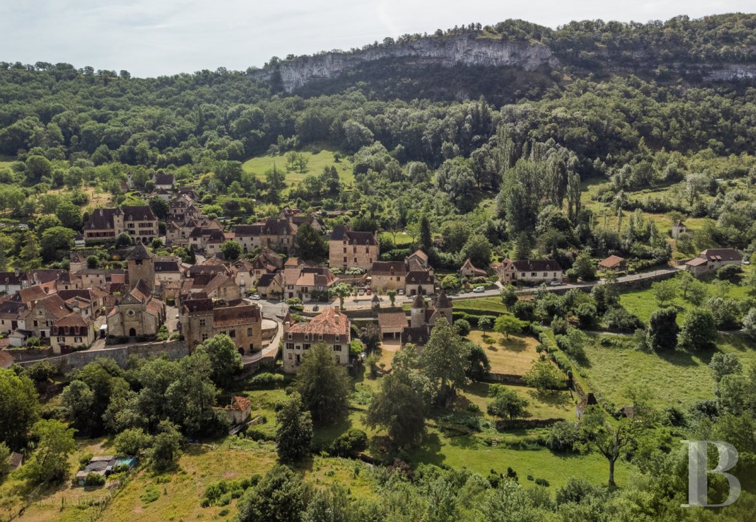 An elegant 17th-century manor house and overhanging gardens, in Autoire, in the Lot department  - photo  n°27