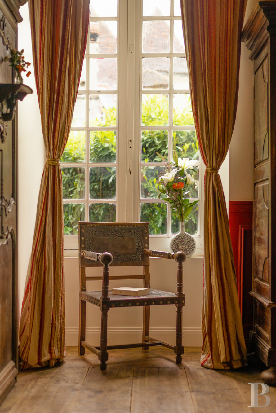 An elegant 17th-century manor house and overhanging gardens, in Autoire, in the Lot department  - photo  n°5