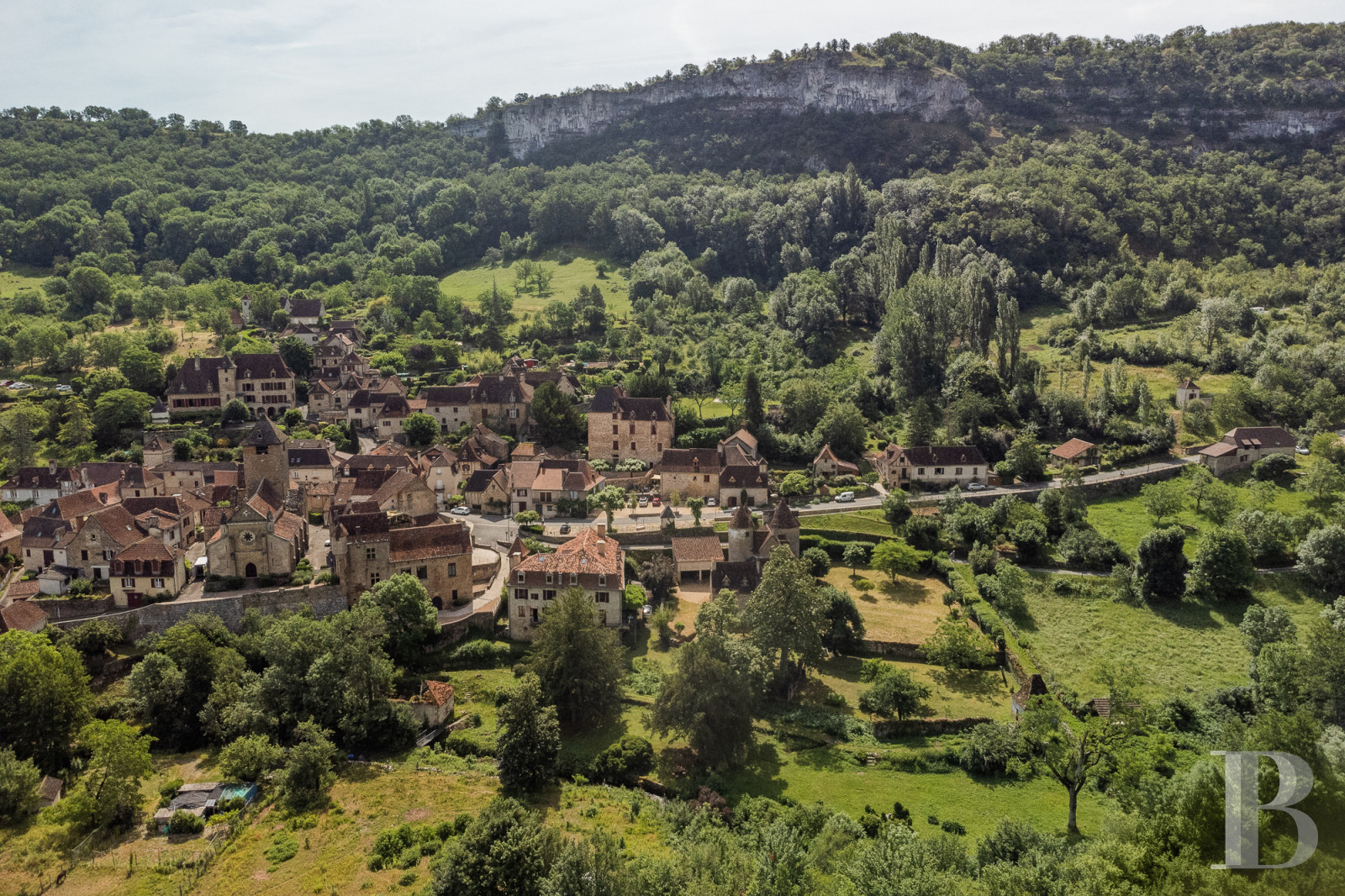 An elegant 17th-century manor house and overhanging gardens, in Autoire, in the Lot department  - photo  n°27