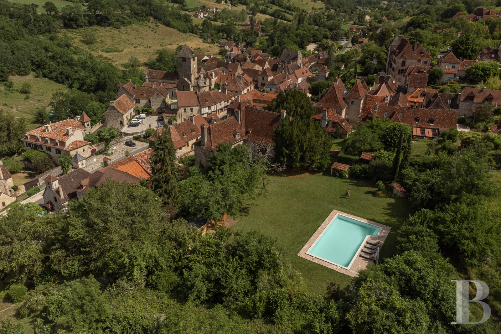 An elegant 17th-century manor house and overhanging gardens, in Autoire, in the Lot department  - photo  n°35