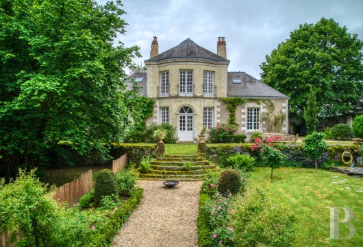 pays-de-loire - À Nantes, quartier Saint-Félix, un ancien relais de chasse du 18e s., avec son jardin en terrasses de près de 2000 m² et ses dépendances