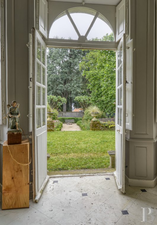 properties in town for sale - pays-de-loire - À Nantes, quartier Saint-Félix, un ancien relais de chasse du 18e s., avec son jardin en terrasses de près de 2000 m² et ses dépendances