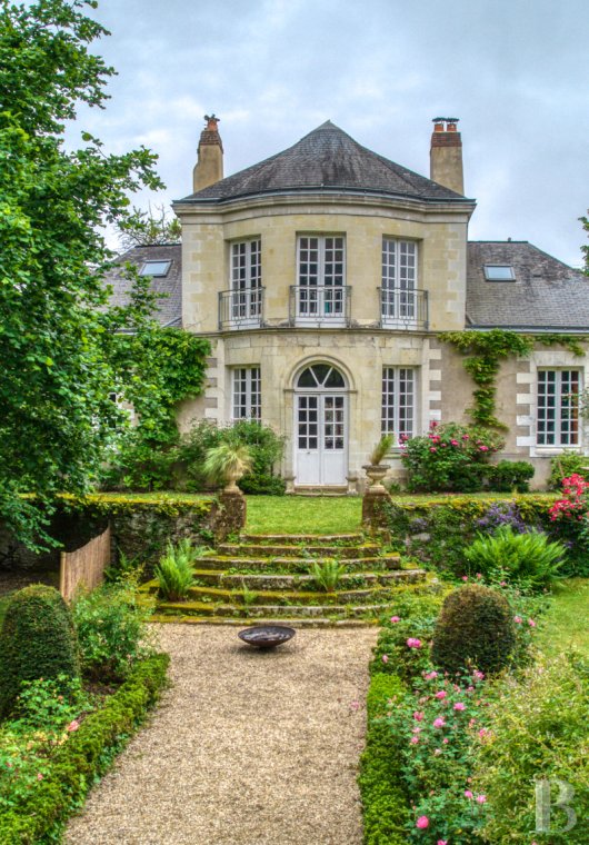 properties in town for sale - pays-de-loire - À Nantes, quartier Saint-Félix, un ancien relais de chasse du 18e s., avec son jardin en terrasses de près de 2000 m² et ses dépendances