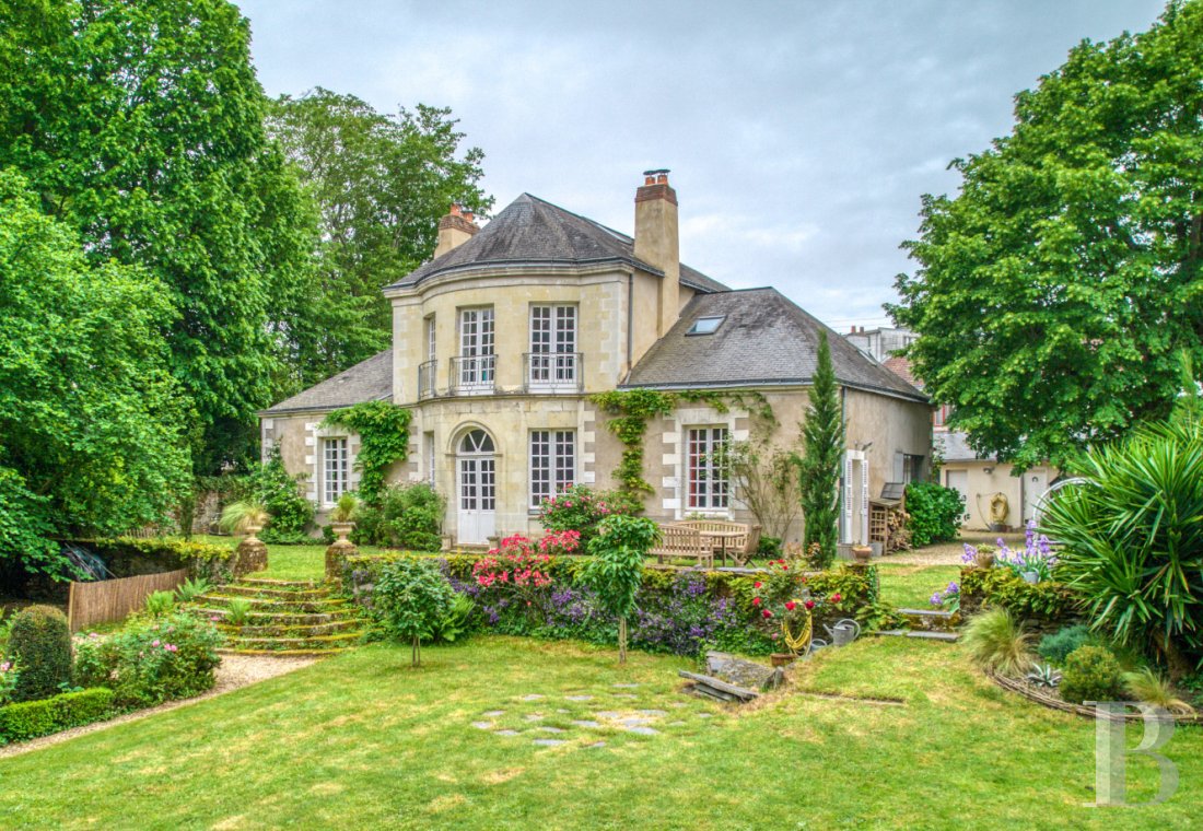 properties in town pays de loire   - 1