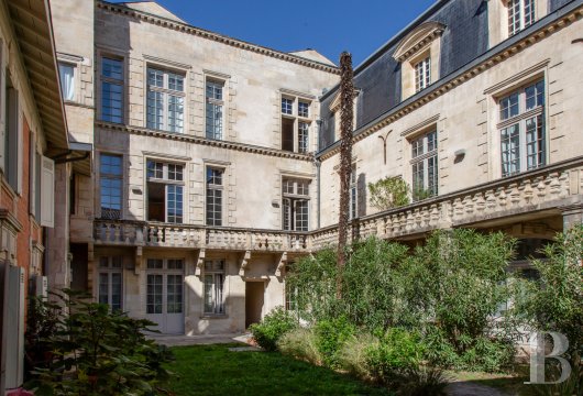 aquitaine - A historical flat, with 75 m² and two bedrooms,  in a 17th-century building, not far from Bordeaux’s Great Bell