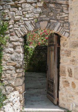 À Vézénobres, dans le Gard, une maison de village du 16e siècle - photo  n°2